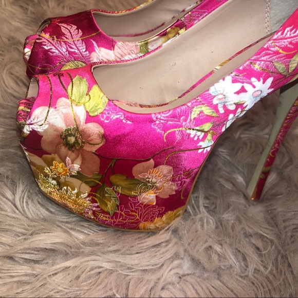 Shoe - Picture 1 of 5